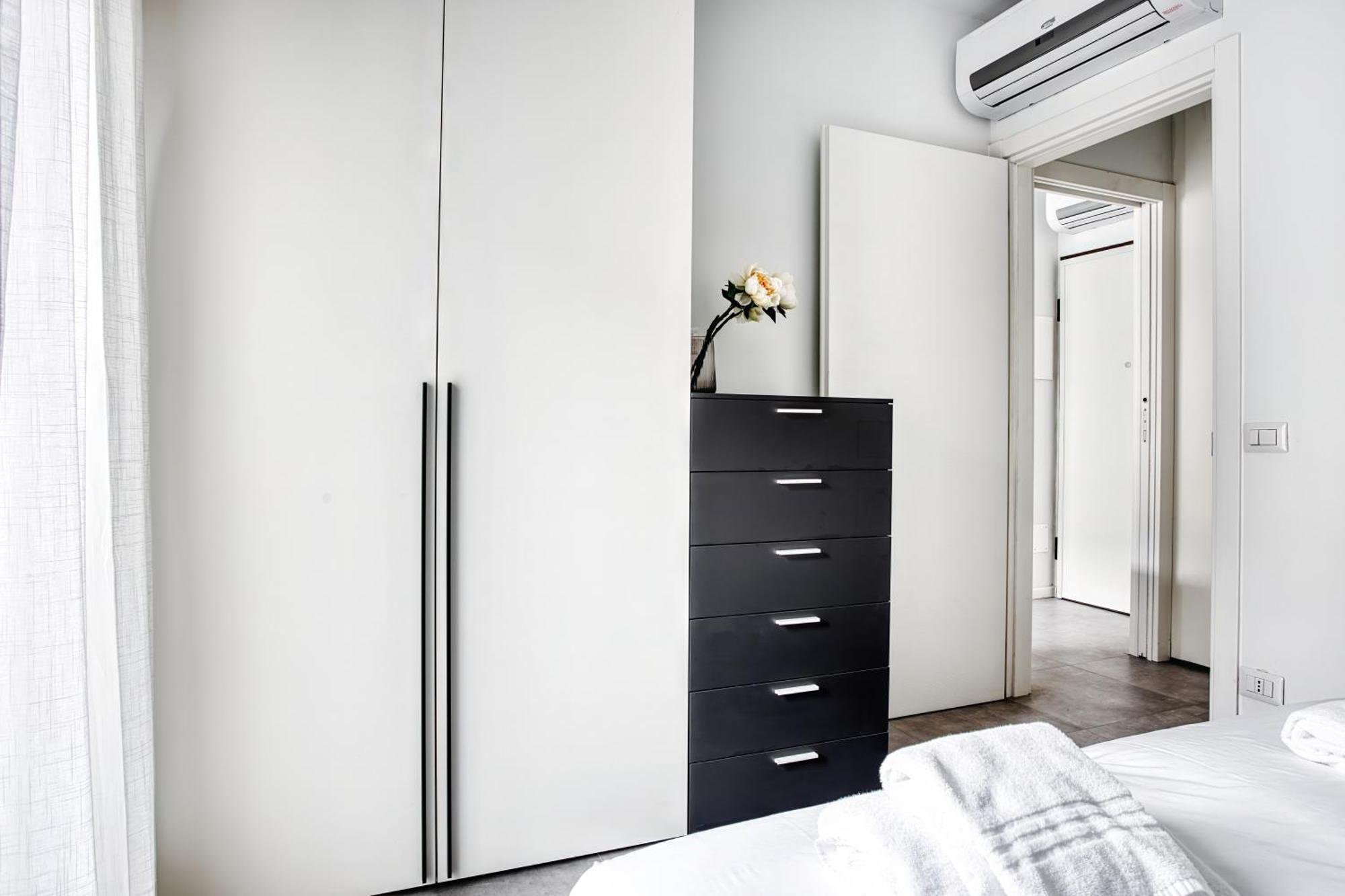 Sleek City Abode In Maciachini Милано Екстериор снимка