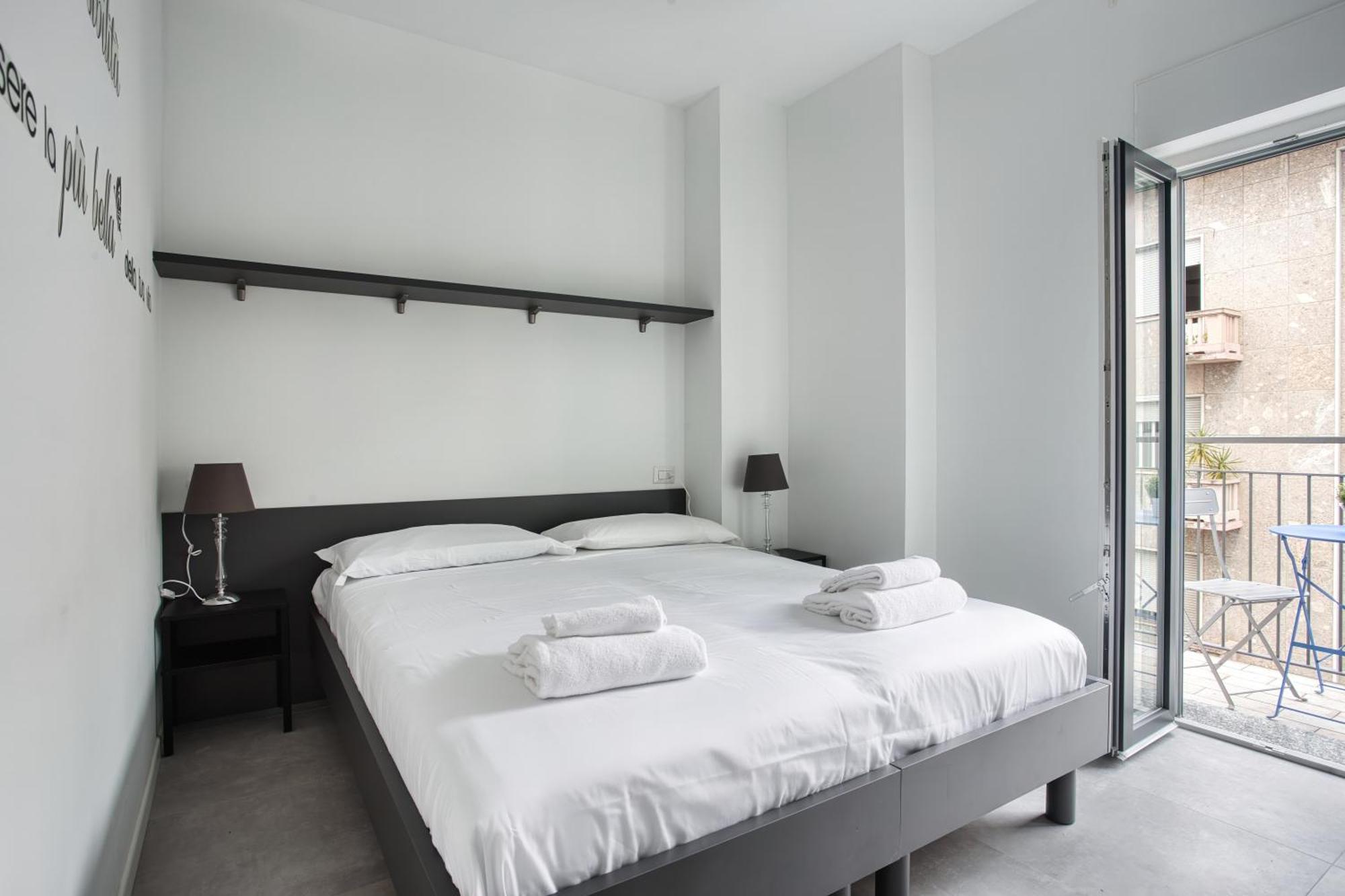Sleek City Abode In Maciachini Милано Екстериор снимка