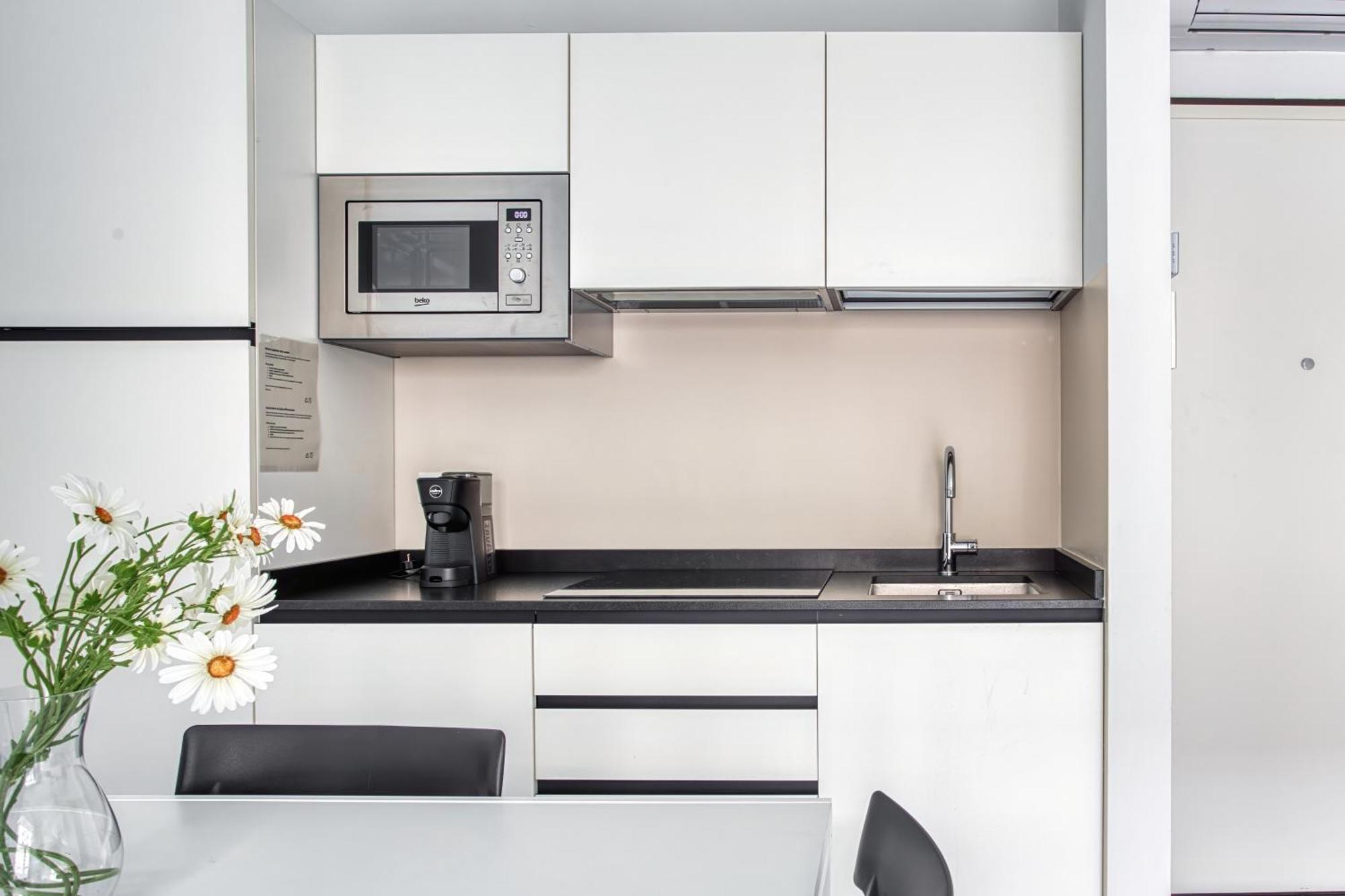 Sleek City Abode In Maciachini Милано Екстериор снимка