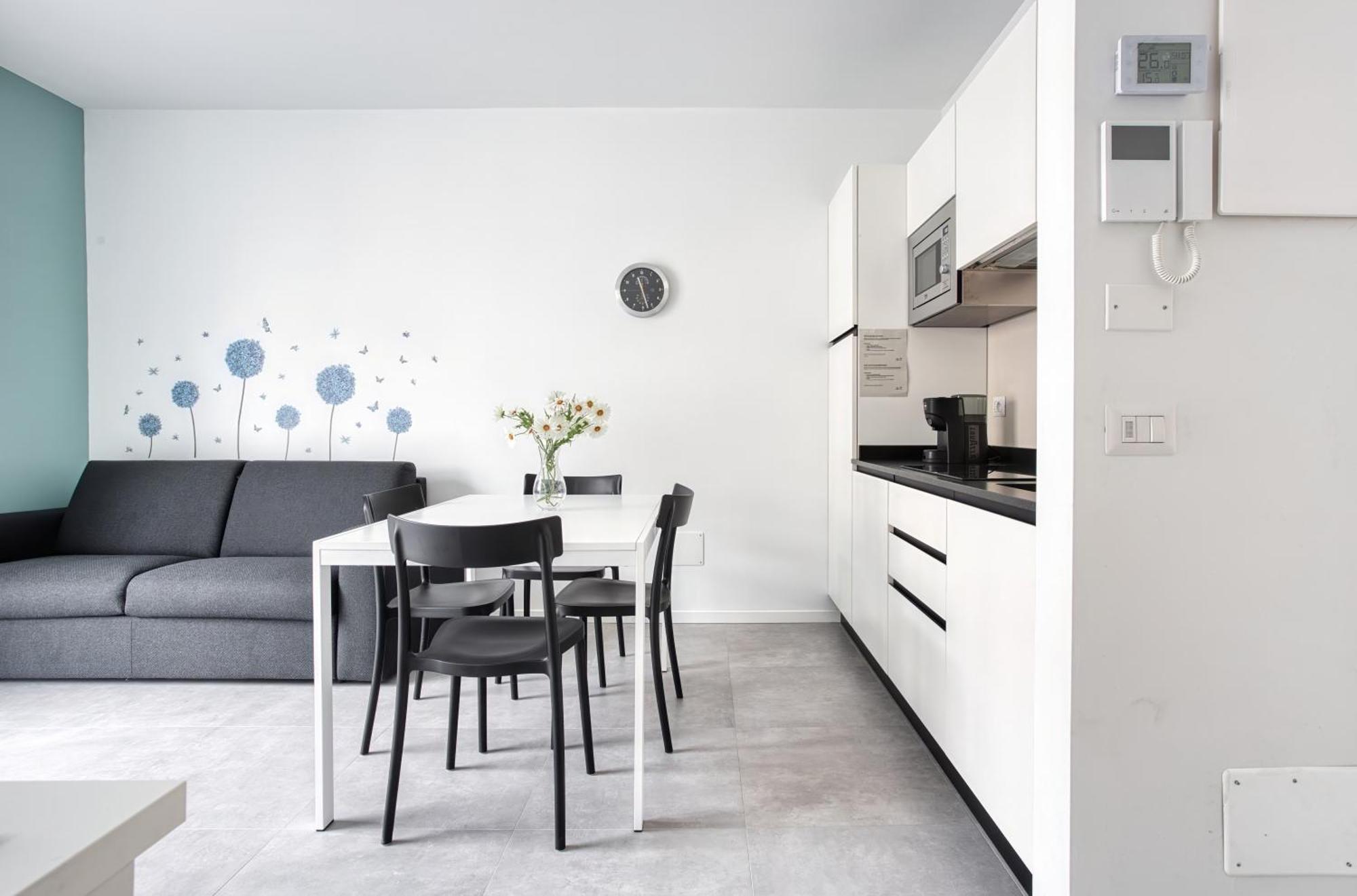 Sleek City Abode In Maciachini Милано Екстериор снимка