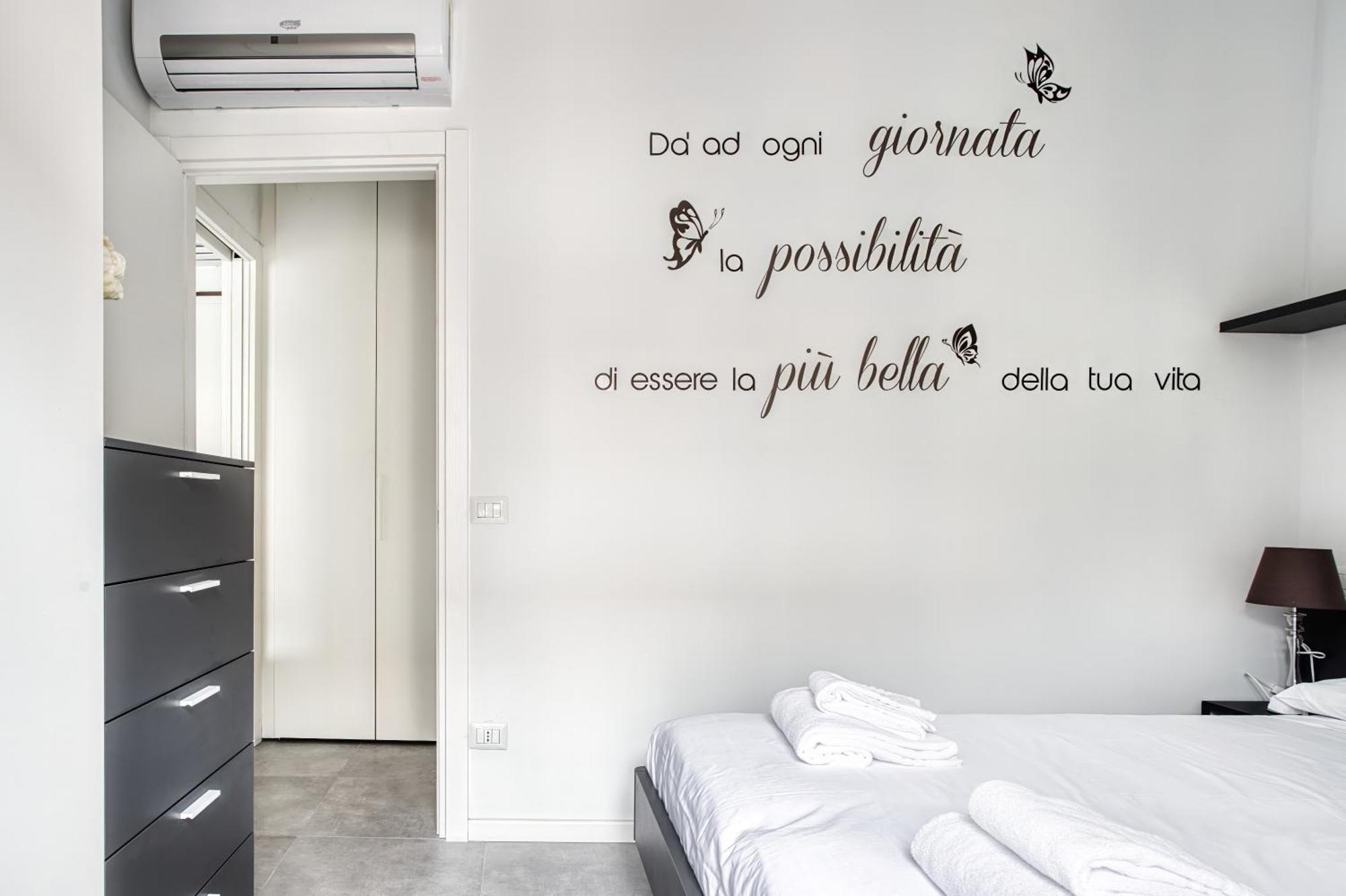 Sleek City Abode In Maciachini Милано Екстериор снимка