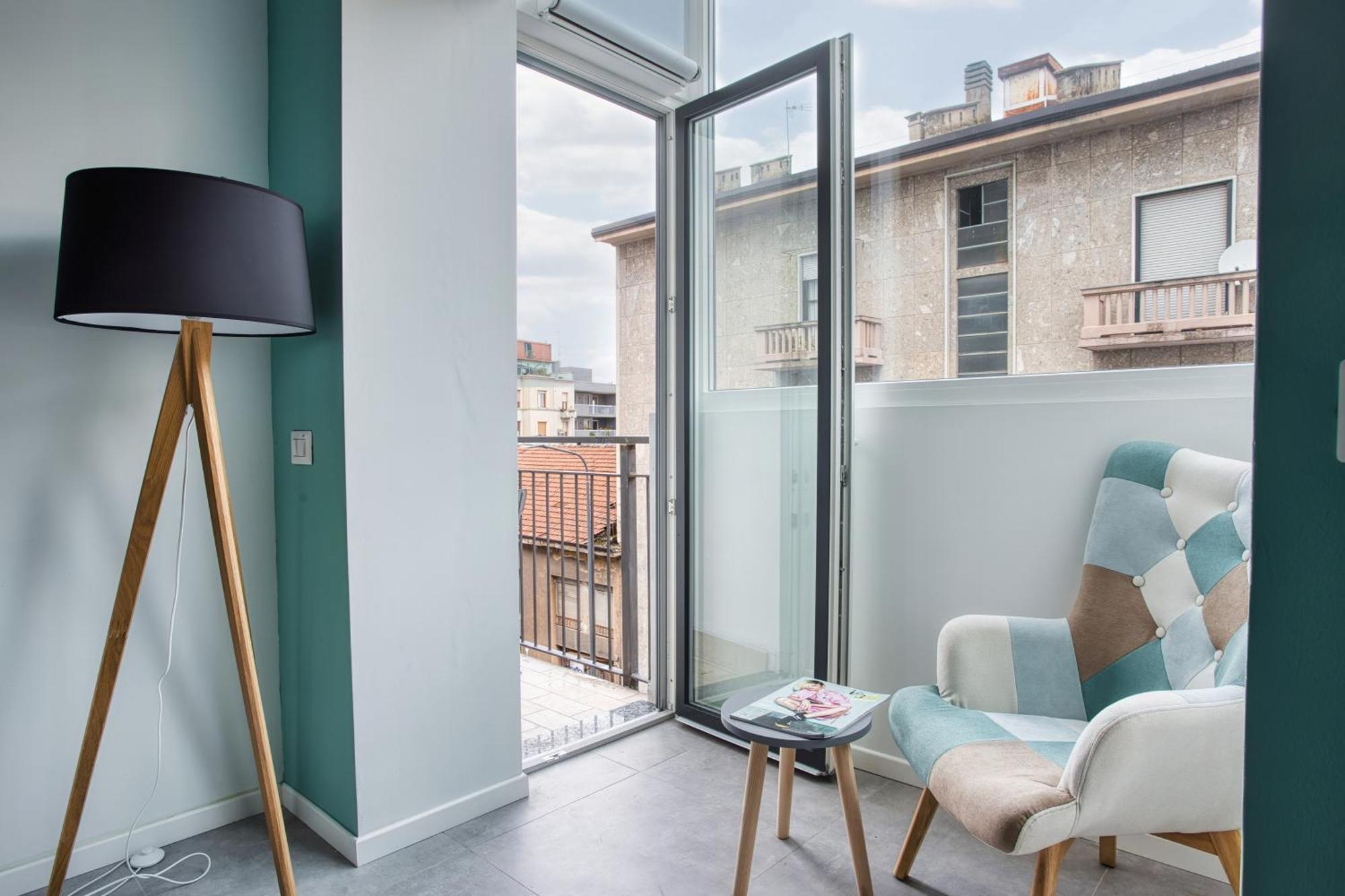 Sleek City Abode In Maciachini Милано Екстериор снимка