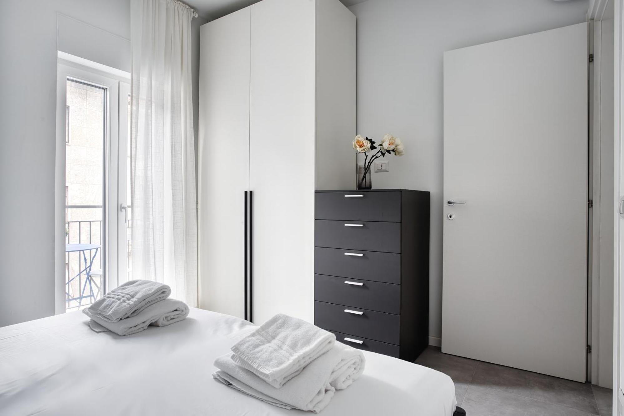 Sleek City Abode In Maciachini Милано Екстериор снимка