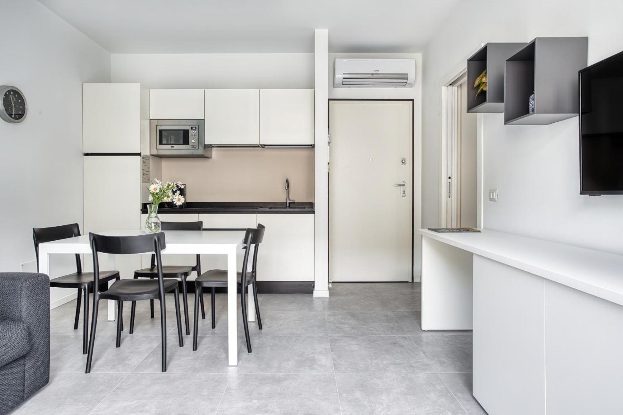 Sleek City Abode In Maciachini Милано Екстериор снимка